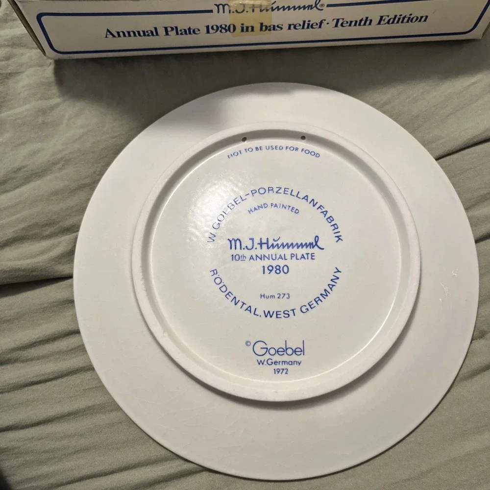 Vintage Hummel Annual Collectible Plate 1980 with Original Box